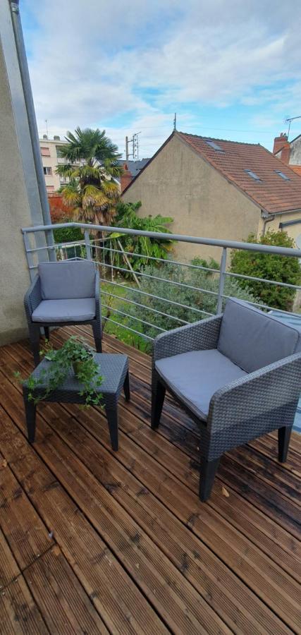 Charmant T2 Avec Grande Terrasse Quartier Jardin Massey تارْب المظهر الخارجي الصورة